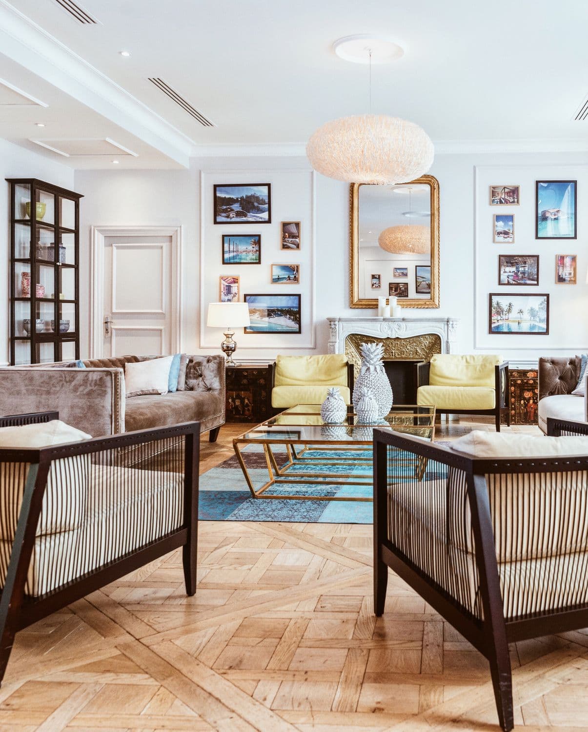 Intérieur parisien lumineux